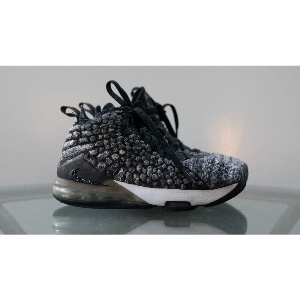 Nike Lebron 17 IN The Arena Black White Size 4Y (Women 5.5) Sneakers BQ5594-002